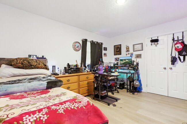 Building Photo - Spacious 4-Bedroom Home in Wildwood – Rece...