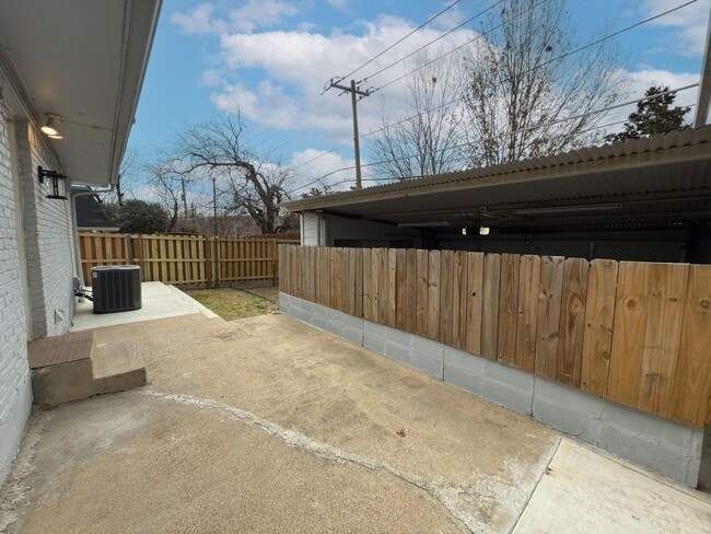 Building Photo - 7528-7528 Thistle Ln