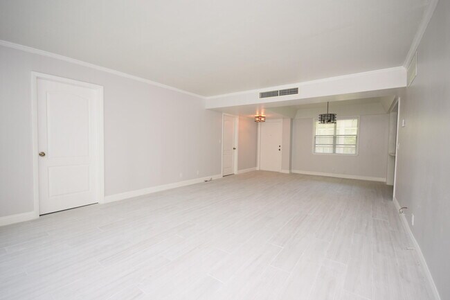 Building Photo - 501 SW 11th Pl