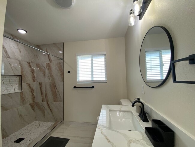 Building Photo - Move-In Ready 3-Bed, 2-Bath Home in Ainaloa – AC, Garage & Wi-Fi Included