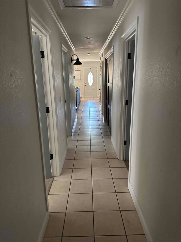 Building Photo - 1811 Laurel Ave