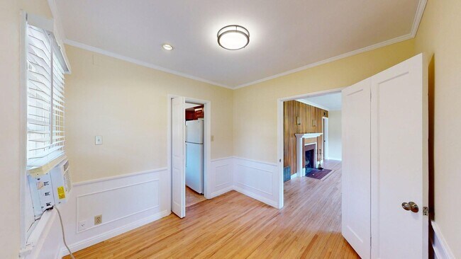 Building Photo - Newly Remodeled Spacious 4-Bed Home Availa...