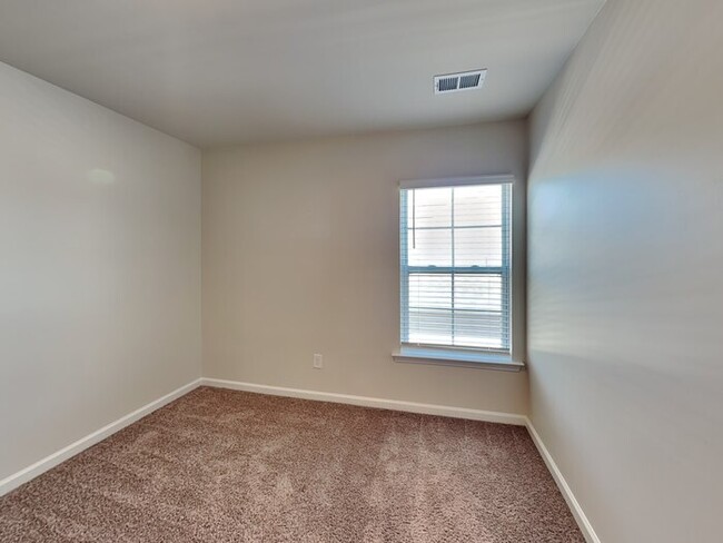 Building Photo - Located in desirable Ashton Lakes neigComi...