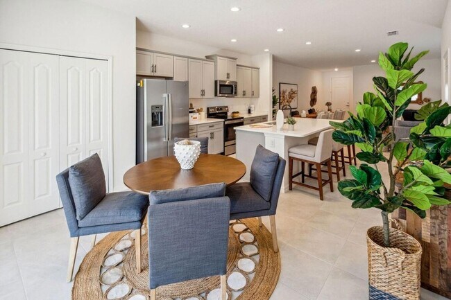 Building Photo - 3462 Caravelle St