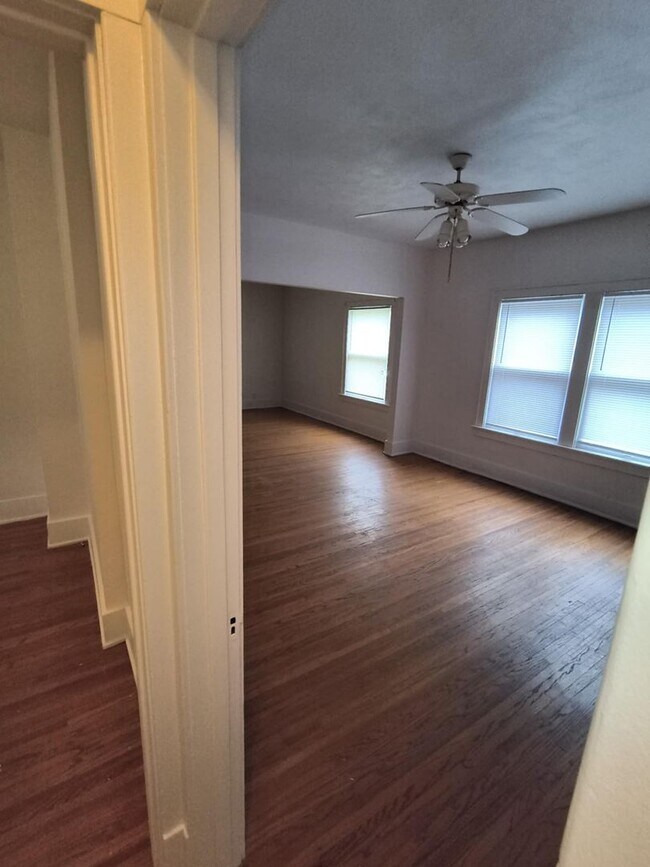 Building Photo - 1415 Kenyon Dr