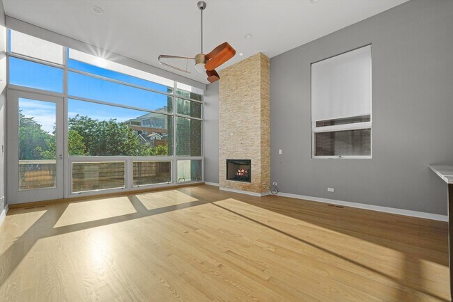 Building Photo - 1541 N Bosworth Ave