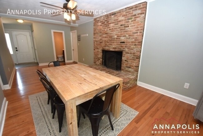 Building Photo - 700 Mt Alban Dr