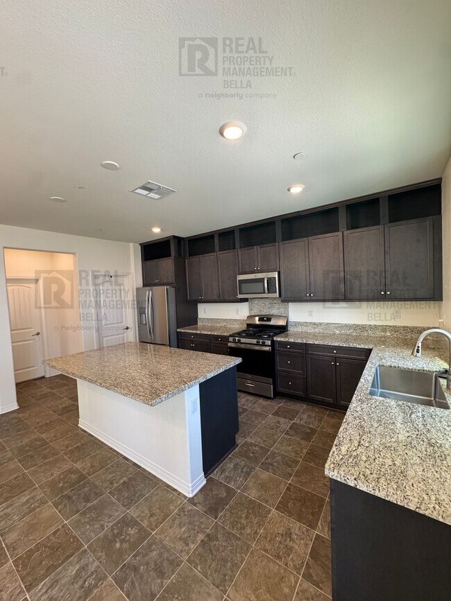 Building Photo - Spacious Menifee Home with Open Floor Plan, Walk-In Closets & Covered Patio