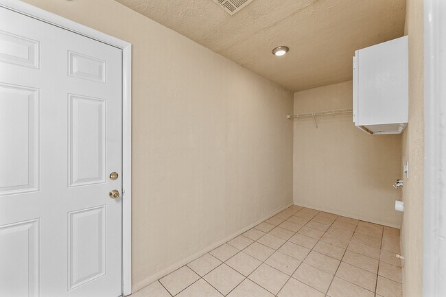 Building Photo - 4708 NW Cheryl Blvd