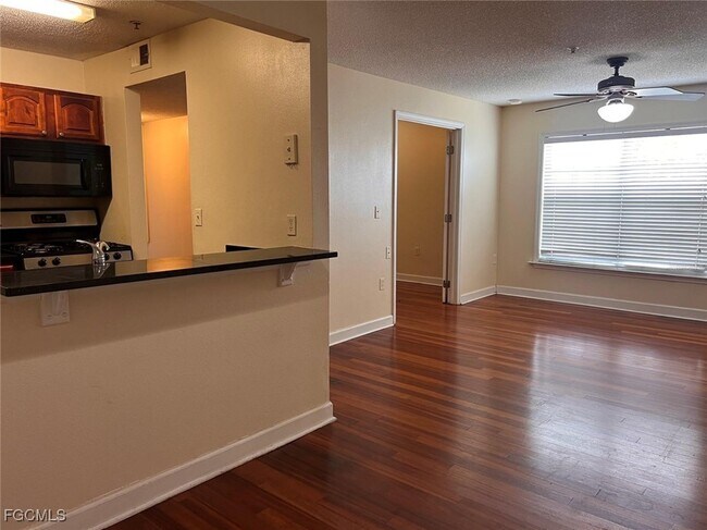 Building Photo - 2031 Dixie Belle Dr