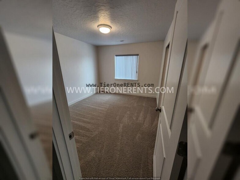 Building Photo - This property offers a NO DEPOSIT option available for qualified renters!
