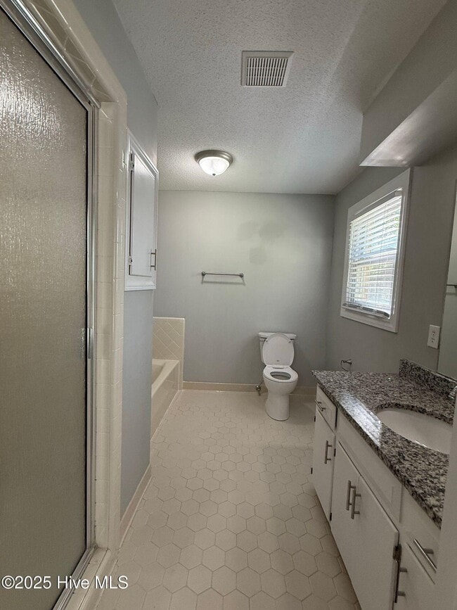 Building Photo - 1107 Greenway Dr