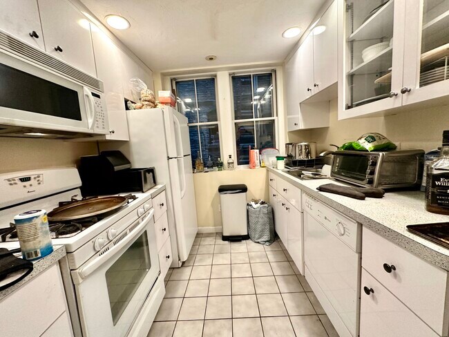 Building Photo - 108 Myrtle St