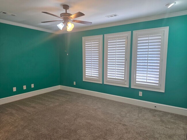 Building Photo - Private 4 bed 3 bath home located in Marietta on 4.5 acres