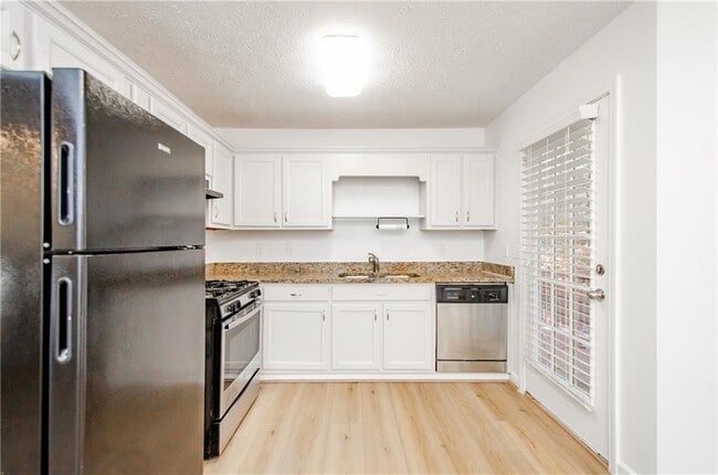 Building Photo - 2470 Cambridge Hills Rd