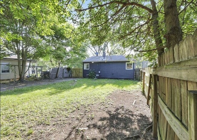 Building Photo - 2975 Howey Rd