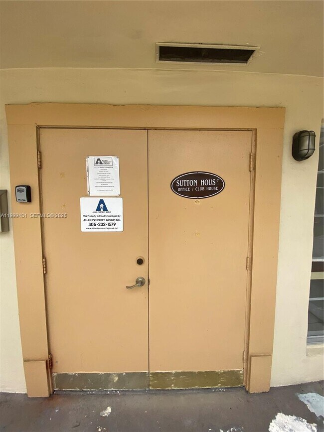 Building Photo - 1855 NE 121st St