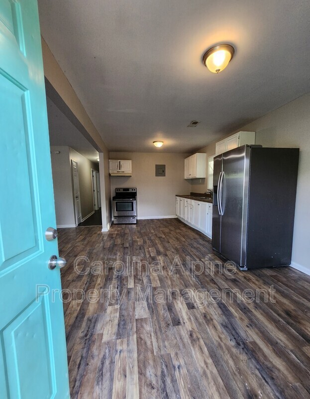 Building Photo - 3621 Somerset Dr