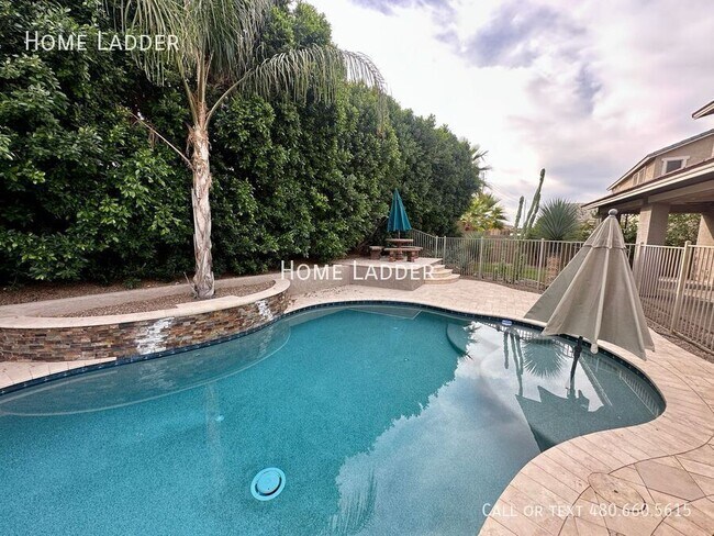 Building Photo - 3133 N Loma Vista