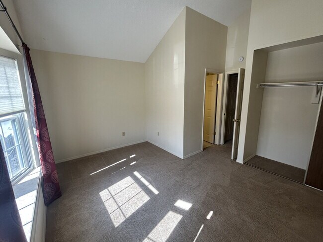 Building Photo - "Charming 2-Bed Condo Retreat with 2.5 Baths in Littleton - 1000 Sq Ft of Comfort!"  Available Now!