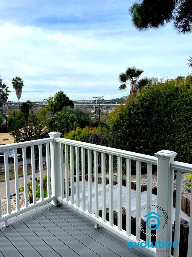 Building Photo - 8673 Golf Dr