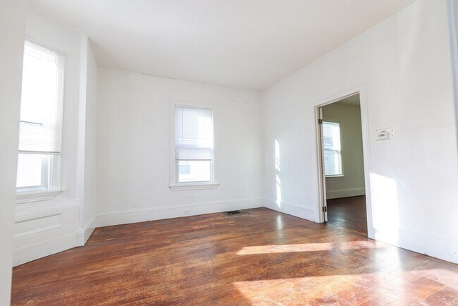 Building Photo - 68 Newhall St