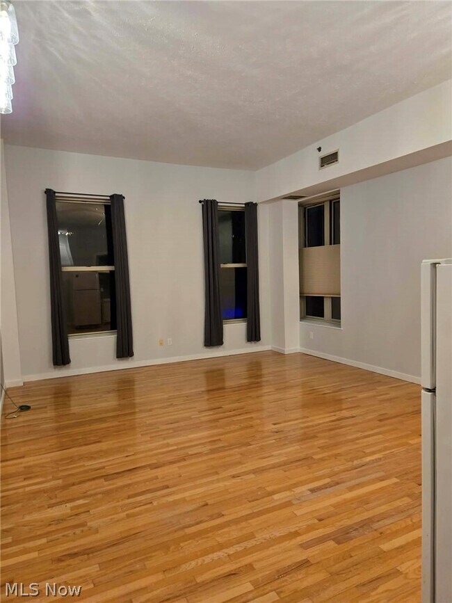 Building Photo - 408 W St Clair Ave