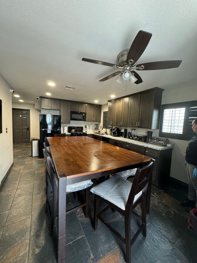 Building Photo - 130 W 106th St