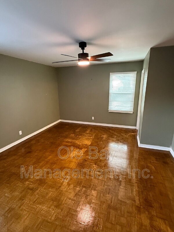 Building Photo - 5555 Vanderbilt Dr