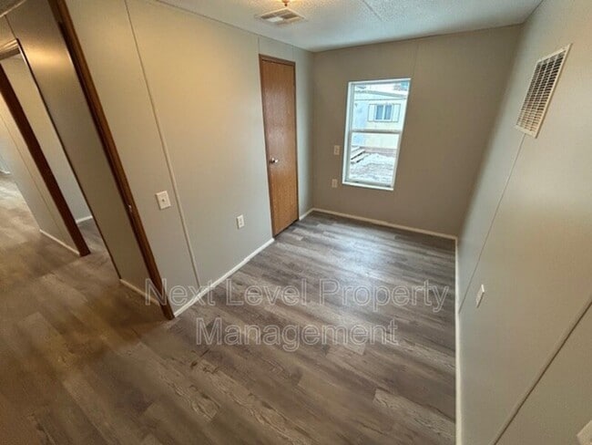 Building Photo - 111 S Cedar Dr