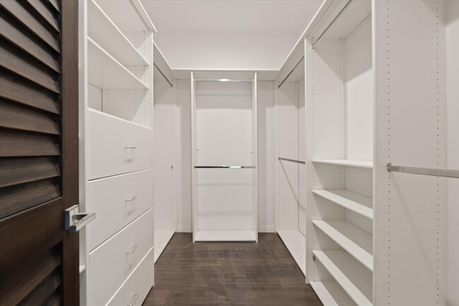 Building Photo - 2175 S Beverly Glen Blvd