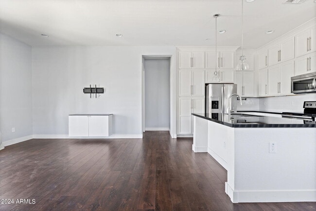 Building Photo - 6565 E Thomas Rd