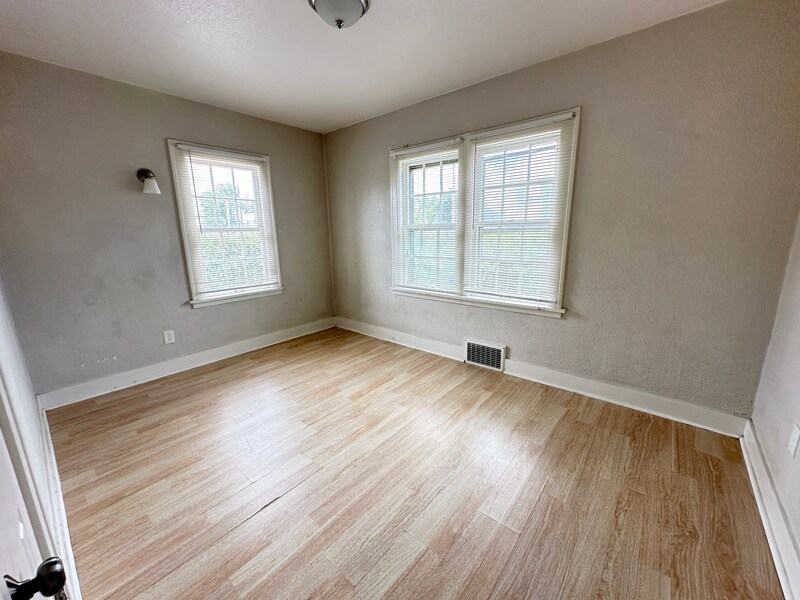 Building Photo - 1423 7th Ave