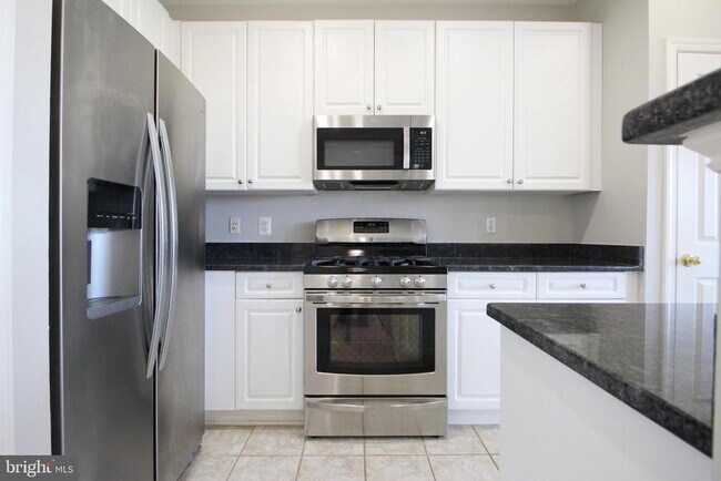 Building Photo - 2651 Park Tower Dr