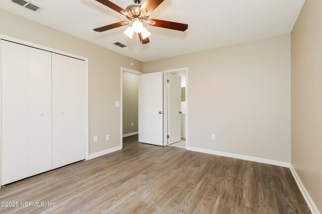 Building Photo - 1852 Manitoba Ct N