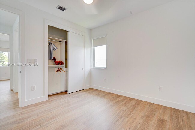 Building Photo - 1805 NW 22nd Ct