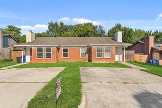 Building Photo - 128 Oakwood Ln