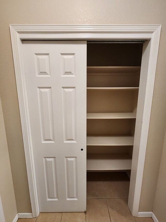 Building Photo - 5859 Habanero Dr