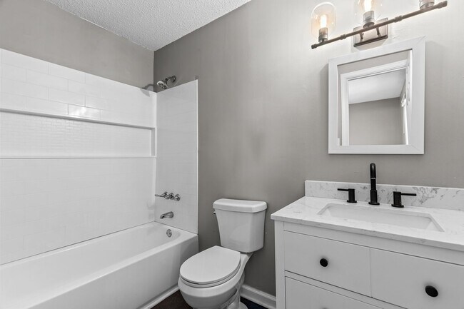 Building Photo - Cottage Charm Near Piney Green