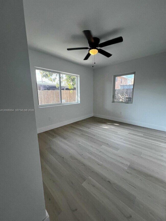 Building Photo - 2041 NW 2nd St