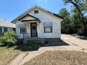 Building Photo - 609 SE 4th St