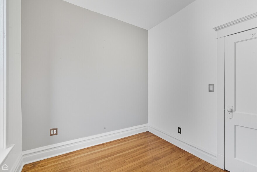 BR2 - 1253 S Avers Ave
