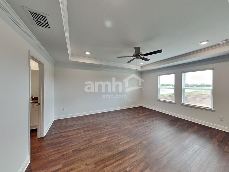 Building Photo - 14641 Cedar Ml Dr