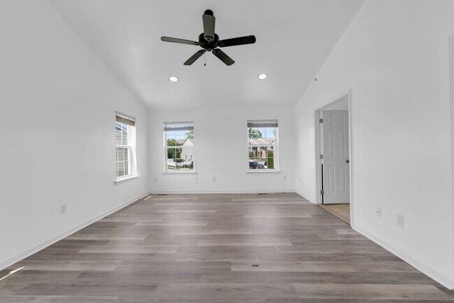Building Photo - 245 Snapdragon Way