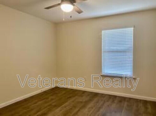Building Photo - 8 Periwinkle Ln