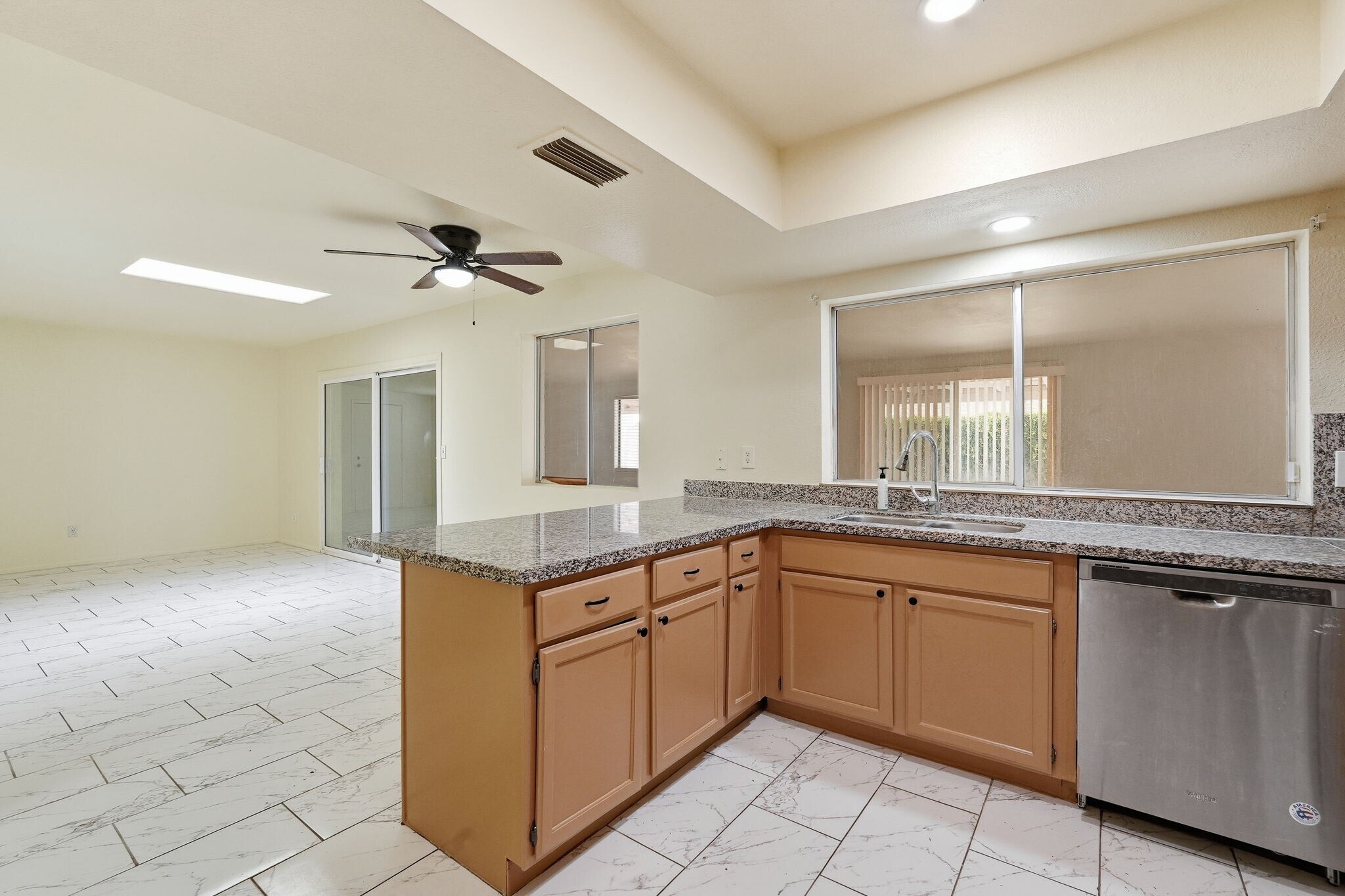 Building Photo - 4731 W Paradise Ln