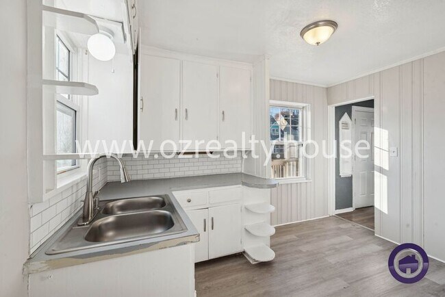 Building Photo - 2022 Balkan Pl