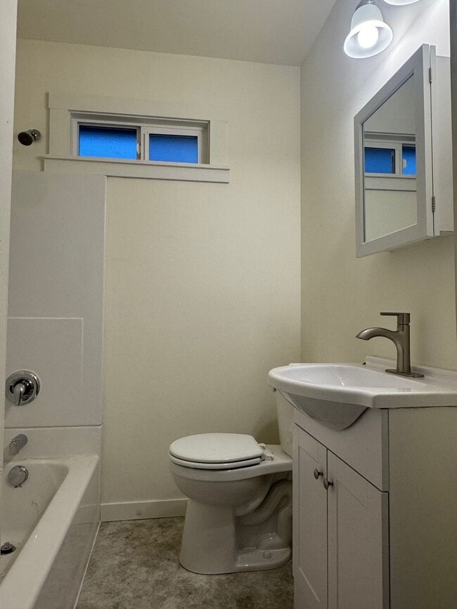 Building Photo - 2015 I St