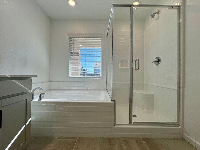 Building Photo - Beautiful Newer 4 Bedroom Home in Cadence with Large Loft