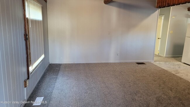 Building Photo - 5 Maple St